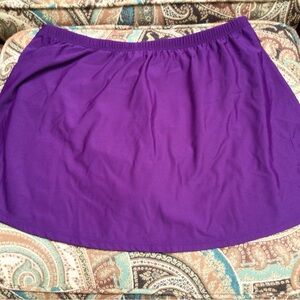 Land’s End ladies swim skirt. NWOT.